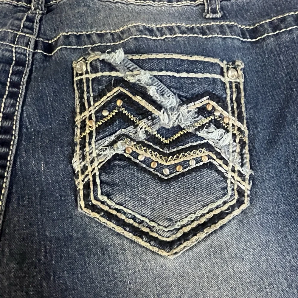 Faded Glory Jeans Womens 16W‎ Medium Wash Embroidered Distressed Denim 35x24